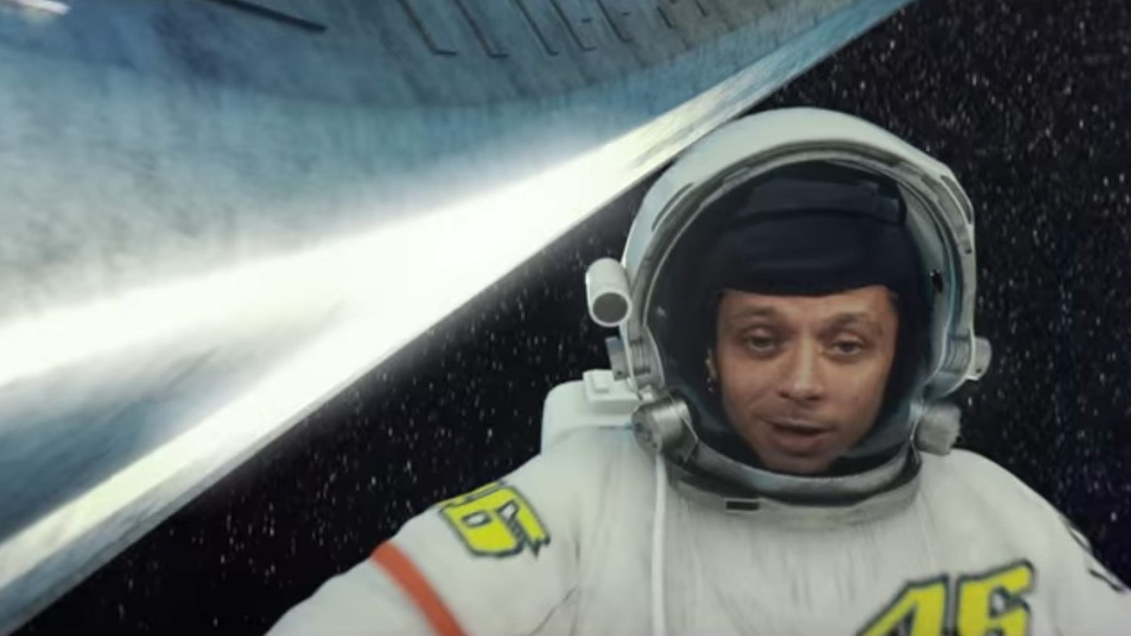 Ο Valentino Rossi...αστροναύτης στο βίντεο κλιπ του Natalino Paccheti!