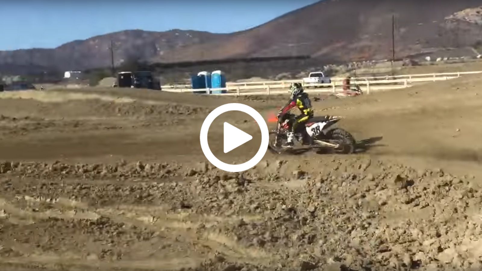 Εμείς τι κάναμε άραγε, στην ηλικία του μικρού;