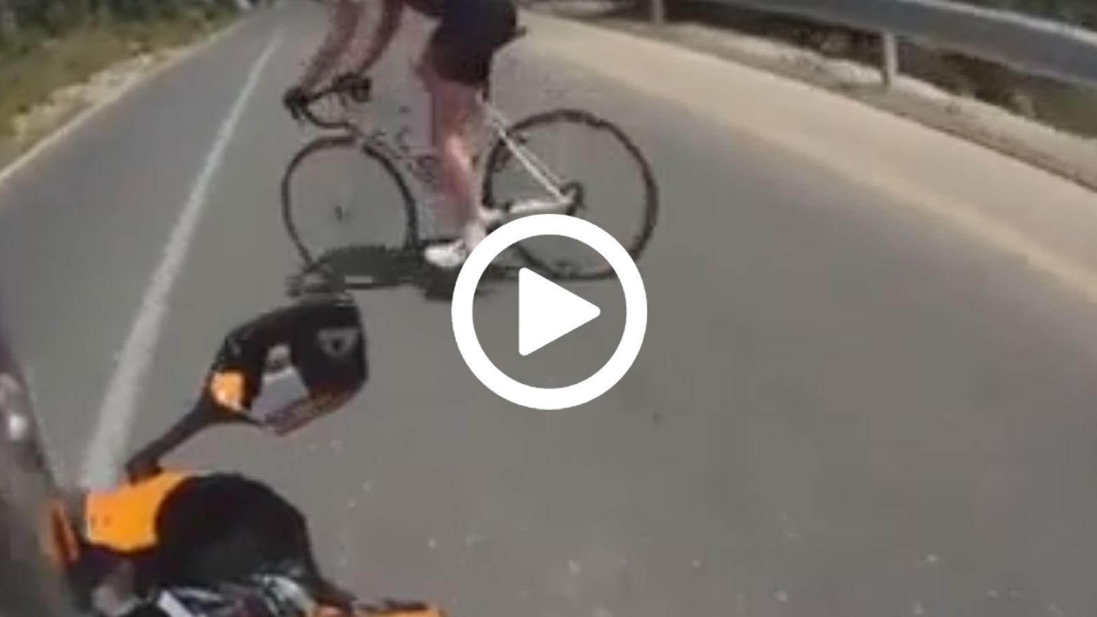 Πλήρης ασυνειδησία από τον ποδηλάτη...