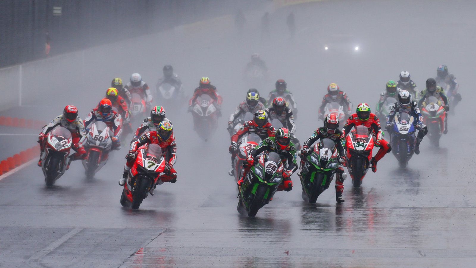 Στιγμιότυπο από τον αγώνα της Κυριακής, στο Lausitzring της Γερμανίας.