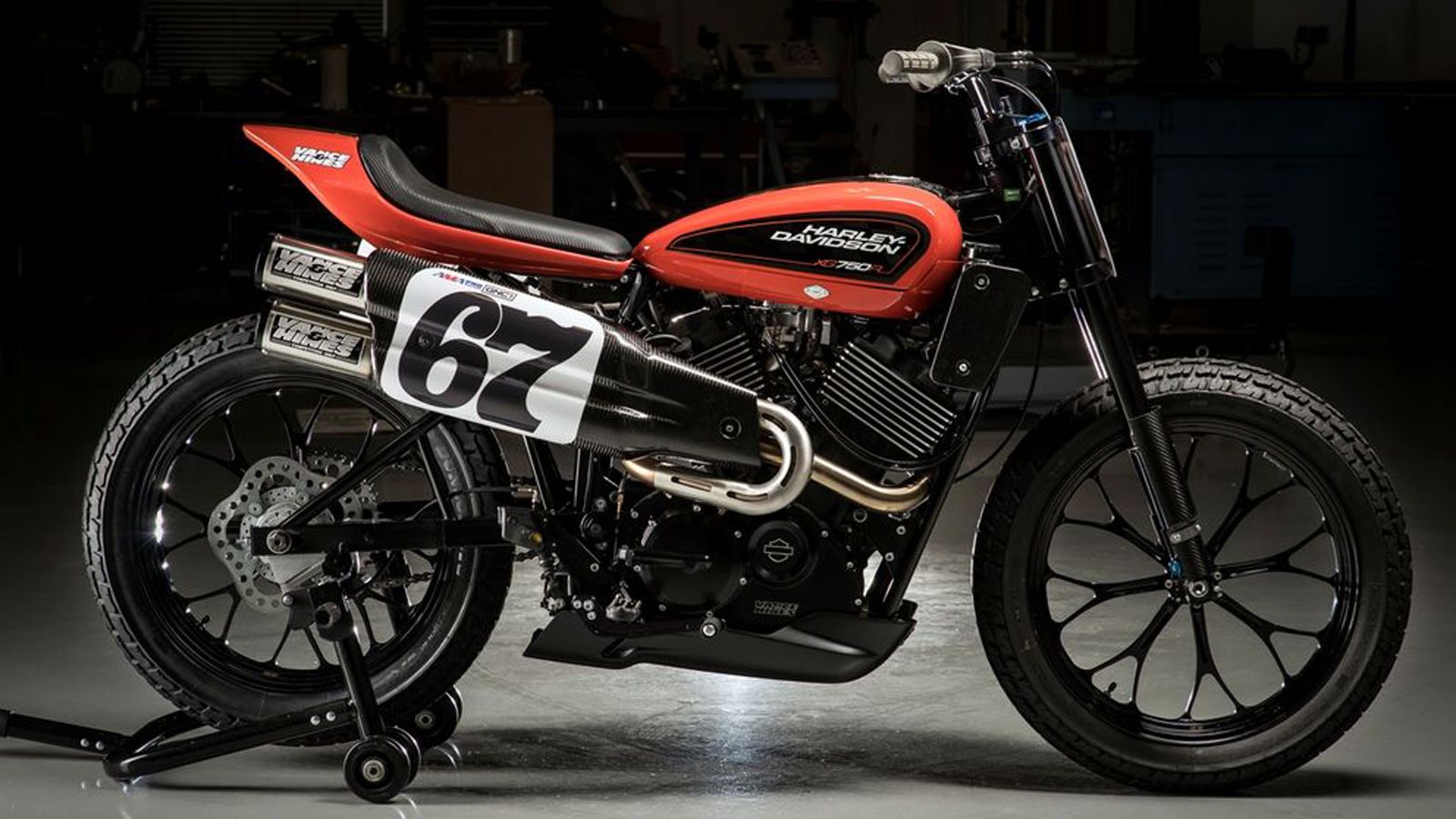 Μόνο στις αμερικανικές πίστες και...σε φωτογραφίες θα θαυμάσουμε την Harley-Davidson XG750R, αφού κατασκευάστηκε αποκλειστικά για αγωνιστική χρήση! 