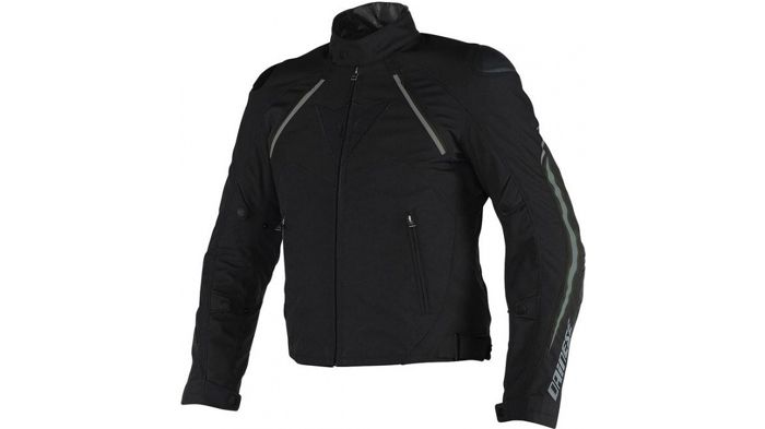 Το Dainese Hawker θα το βρείτε στη Moto Expert. Περισσότερα στα τηλ. 210-5769200 και 210-5777082.