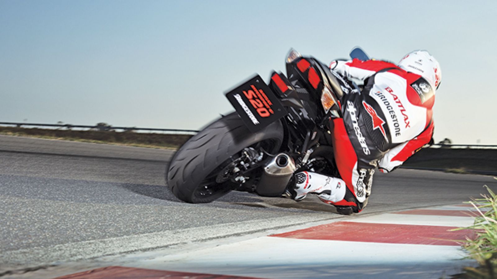 Τα ελαστικά αποτελούν την σύνδεσή μας με το δρόμο. Τον μόνο τρόπο μεταφοράς της ισχύος στο οδόστρωμα! Όταν έχουμε να κάνουμε με τις εξωτικές σύγχρονες