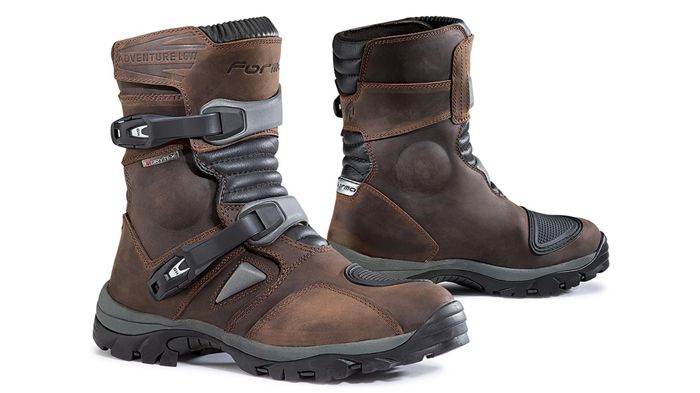 Τις Forma Adventure θα τις βρείτε στην τιμή των 175 ευρώ στη Moto Market. Περισσότερα στο τηλ. 2310-795615.