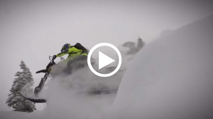 Ο κινητήρας του CR500R δεν έχει κανένα πρόβλημα στο να μετακινεί εκατοντάδες κιλά χιονιού!