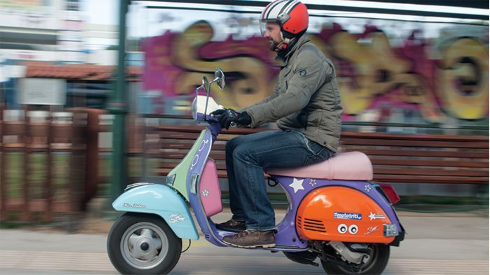 Στυλ ρετρό, πολλά χρώματα και εμφάνιση που δεν τη χορταίνεις!