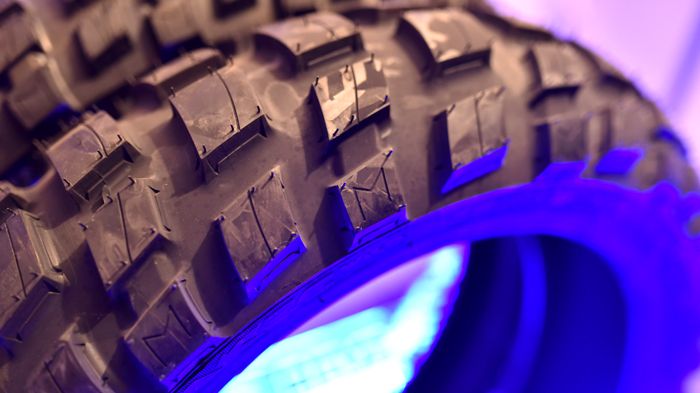 Michelin Anakee Wild. Με ενισχύσεις μεταξύ των πλαϊνών τακουνιών για ακόμη μεγαλύτερη σταθερότητα.