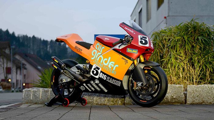 Με τα racing χρώματα της και τους χορηγούς της, έτοιμη η MMX 500 για το Isle of Man