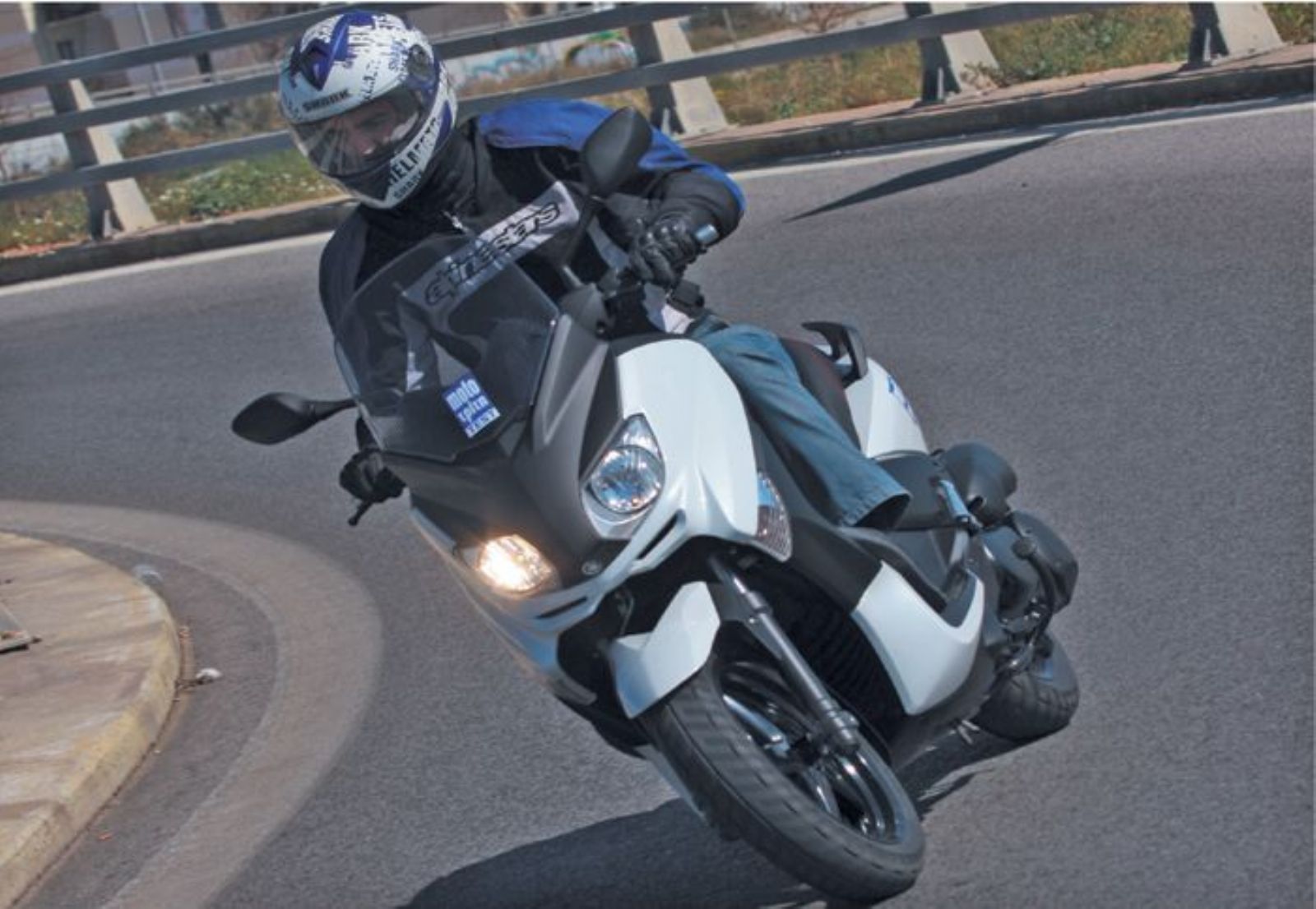 Η σπορτίφ οδική συμπεριφορά, και οι κορυφαίοι χώροι διαμορφώνουν ένα ιδανικό σύνολο.  