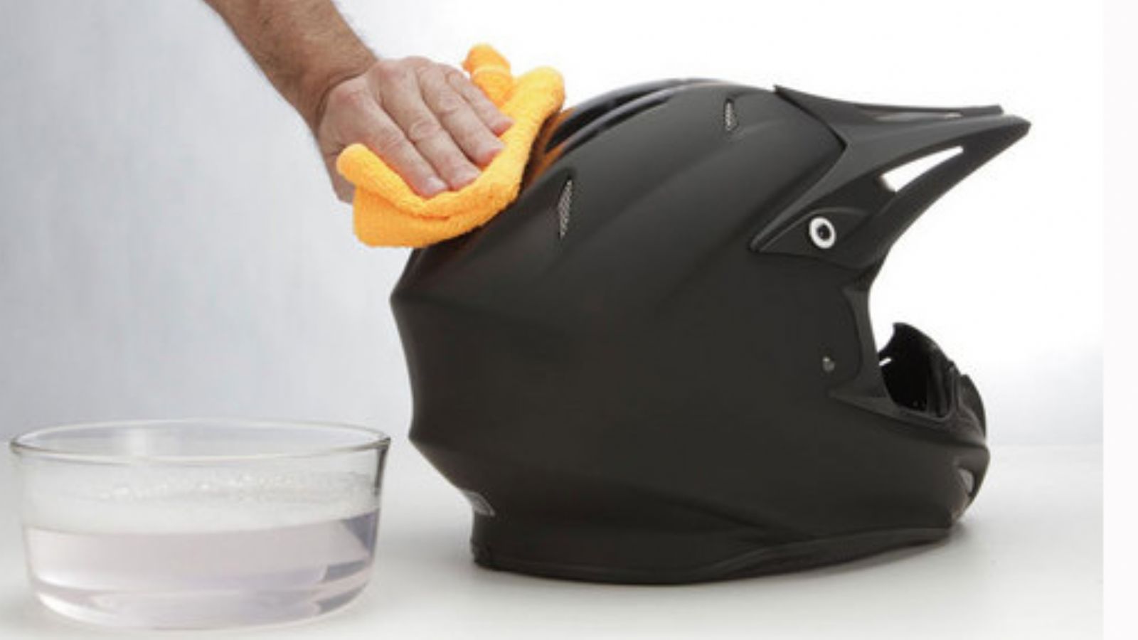 10 Τips για τη φροντίδα του κράνους σου!