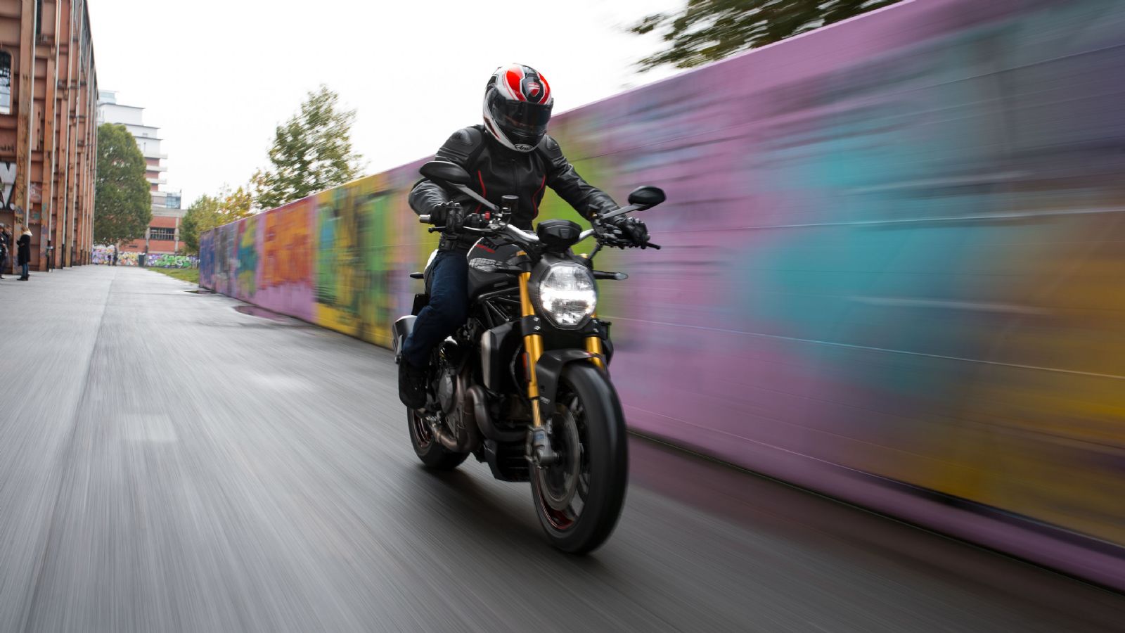 Το νέο Monster 1200 επανερμηνεύει και εκσυγχρονίζει την ορίτζιναλ ιδέα της θρυλικής αυτής γυμνής μοτοσικλέτας