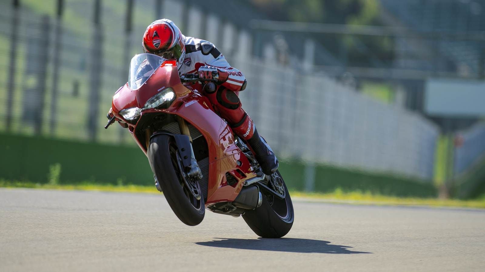 Δυνατότητα να αναβαθμίσουν τα ηλεκτρονικά της Panigale τους θα έχουν οι ιδιοκτήτες 1299, ακόμη και προηγούμενων ετών.