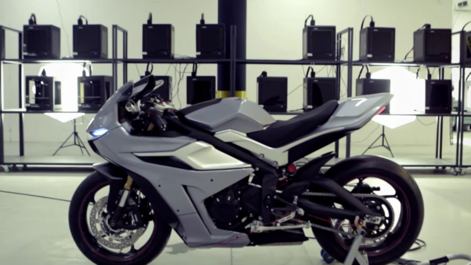 Η μερικώς κατασκευασμένη μοτοσυκλέτα απο 3D εκτυπωτή της εταιρίας Zortax!