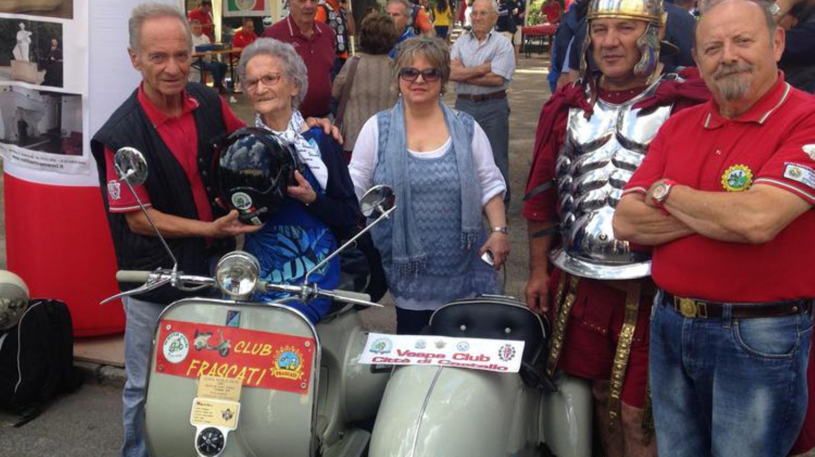 Η Luisa Zappitelli είναι 105 ετών και συνεχίζει να μιλάει με πάθος για την αγαπημένη της Vespa.