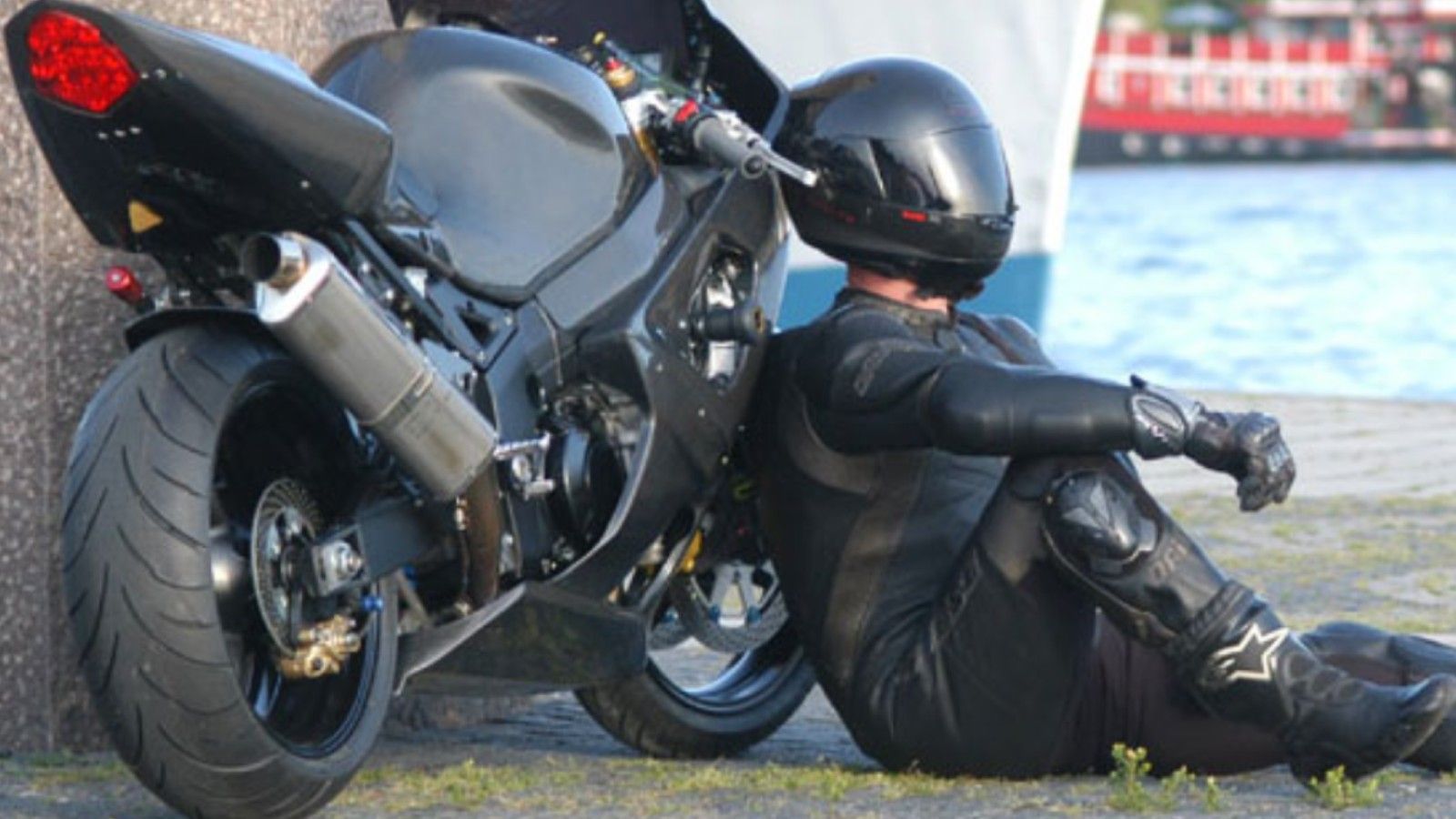 Ίσως να είσαι και εσύ λίγο παραπάνω...κολλημένος από όσο νόμιζες με τη μοτό σου!