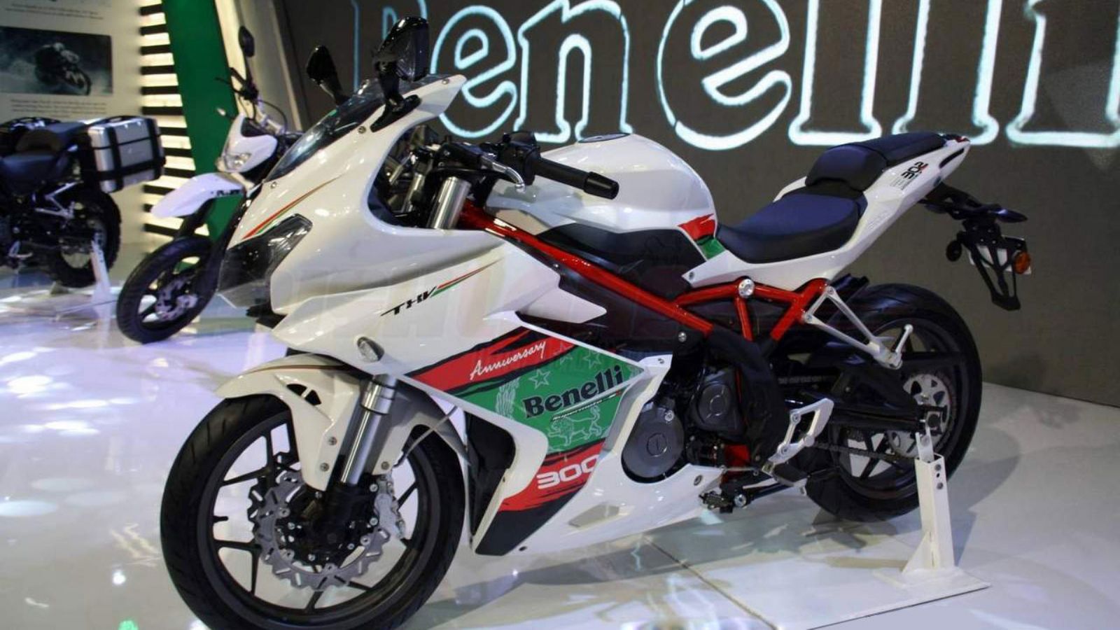 Το supersport 300κ.εκ. της Benelli