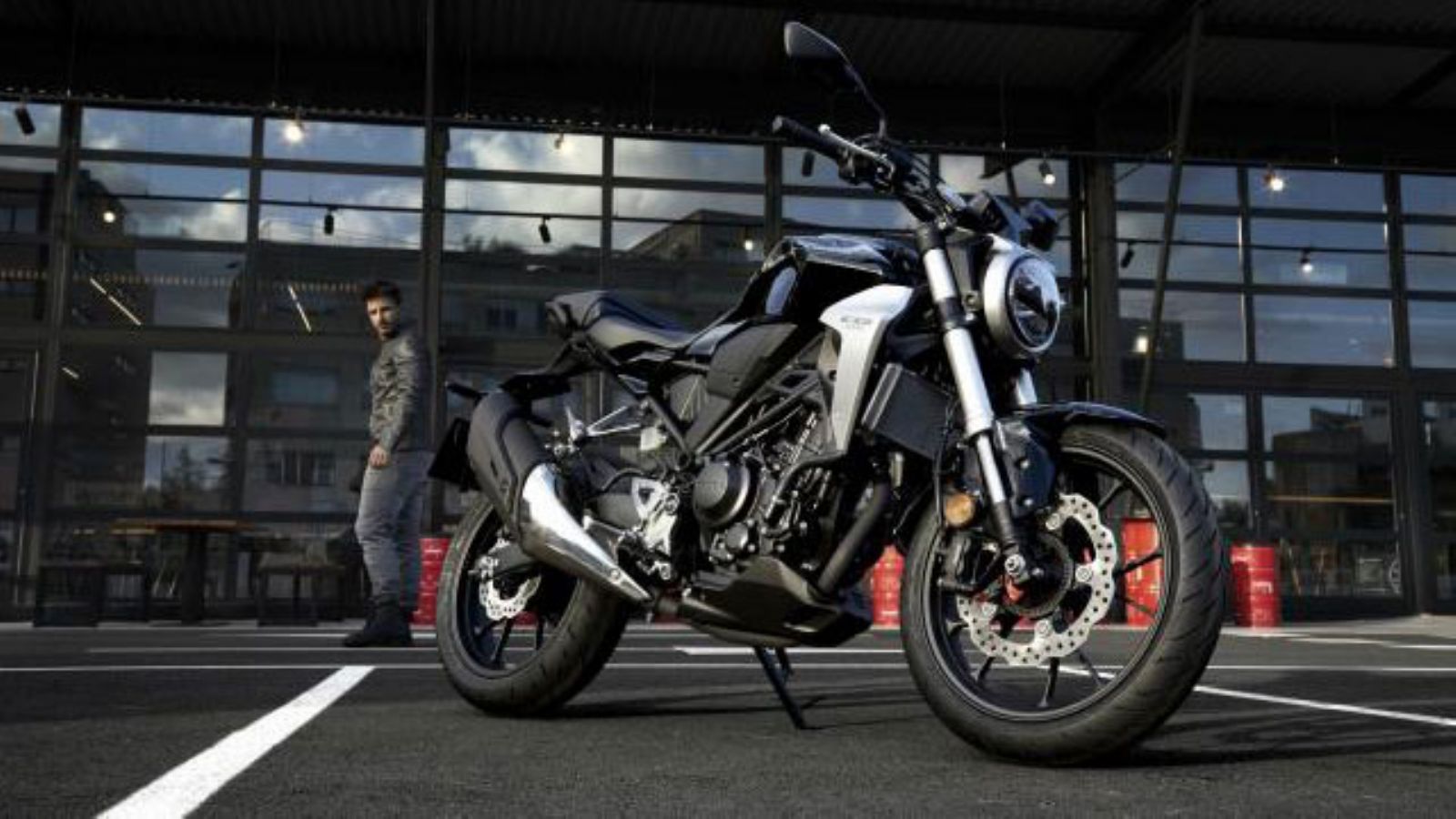 Εμφάνιση στα πρότυπα του CB1000R