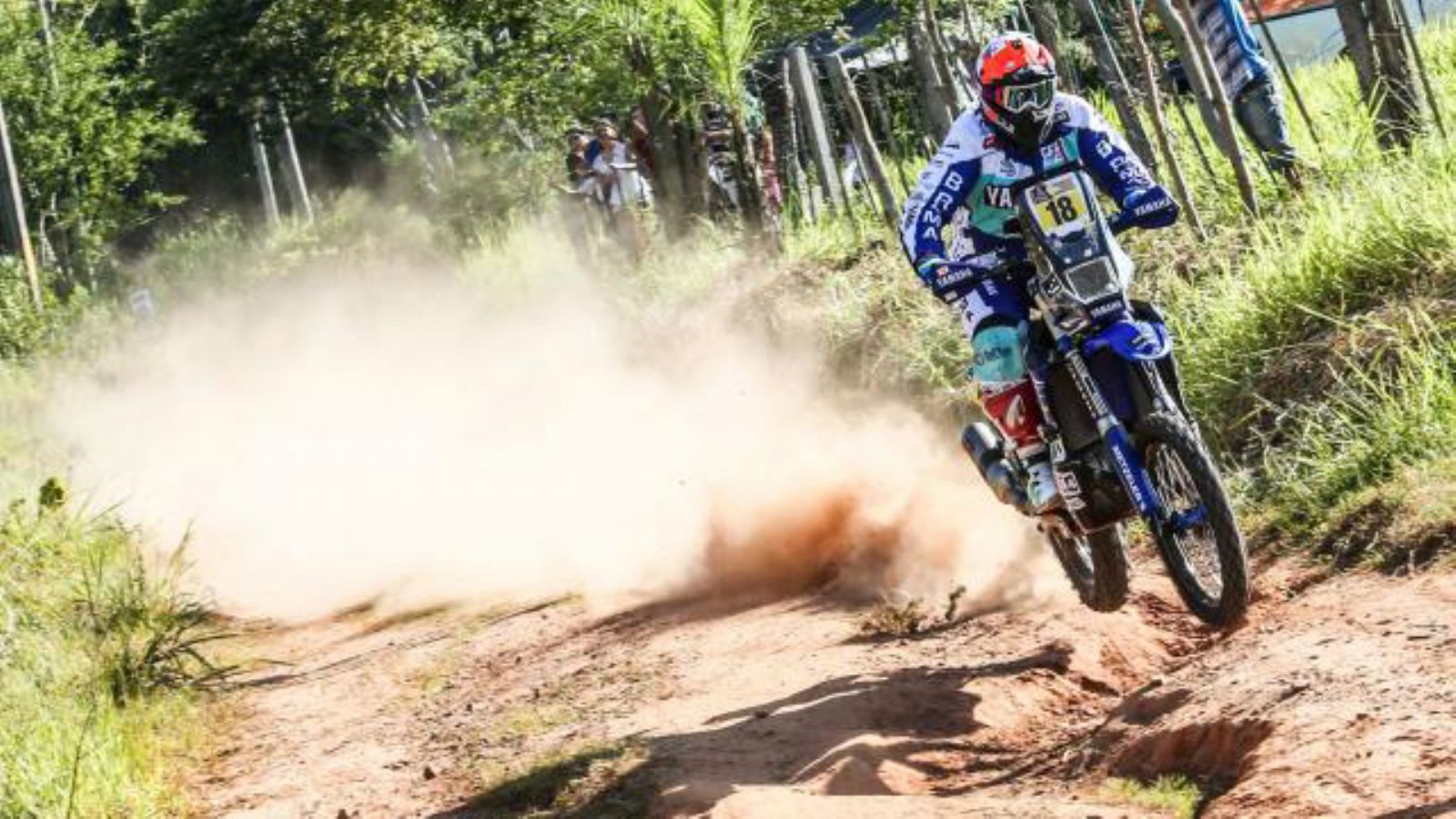 Αναβάτης της Yamaha στην 1η ειδική διαδρομή