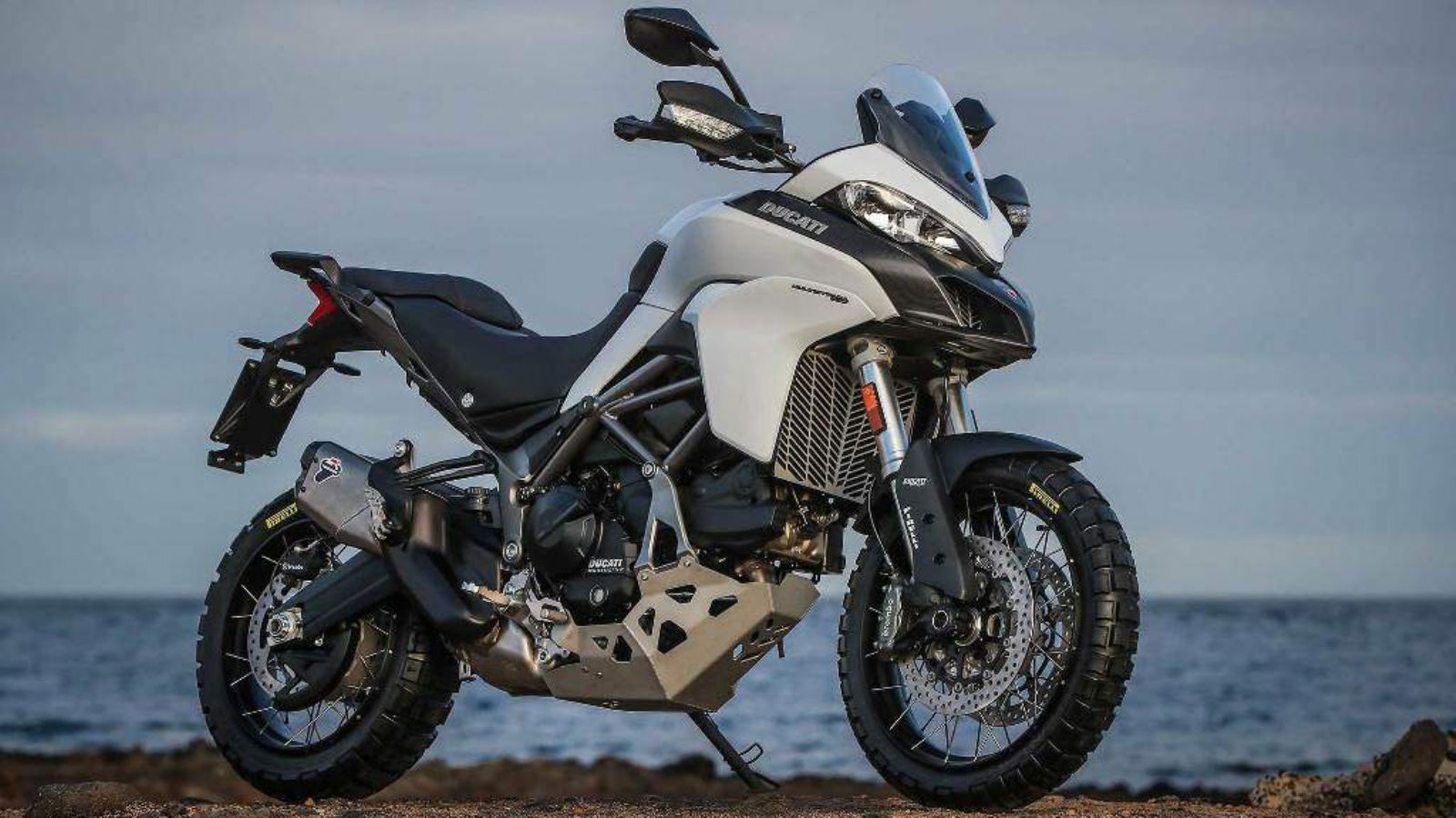 Μια πιο χωμάτινη έκδοση Enduro περιμένει την Multistrada 950.