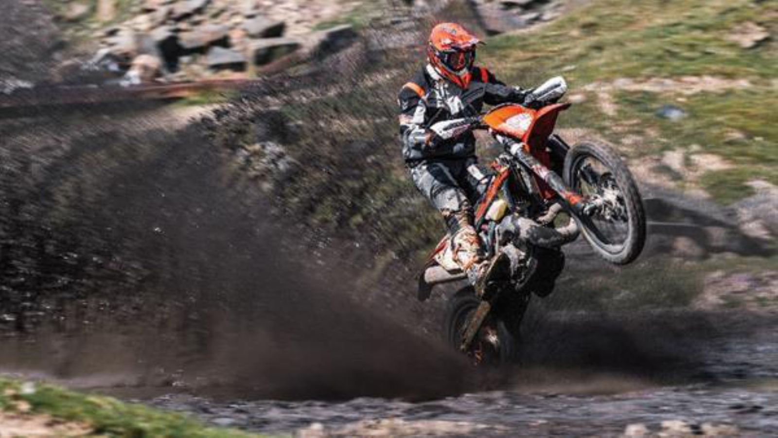 Δοκίμασε τα ολοκαίνουργια motocross και enduro μοντέλα στο στοιχείο τους.