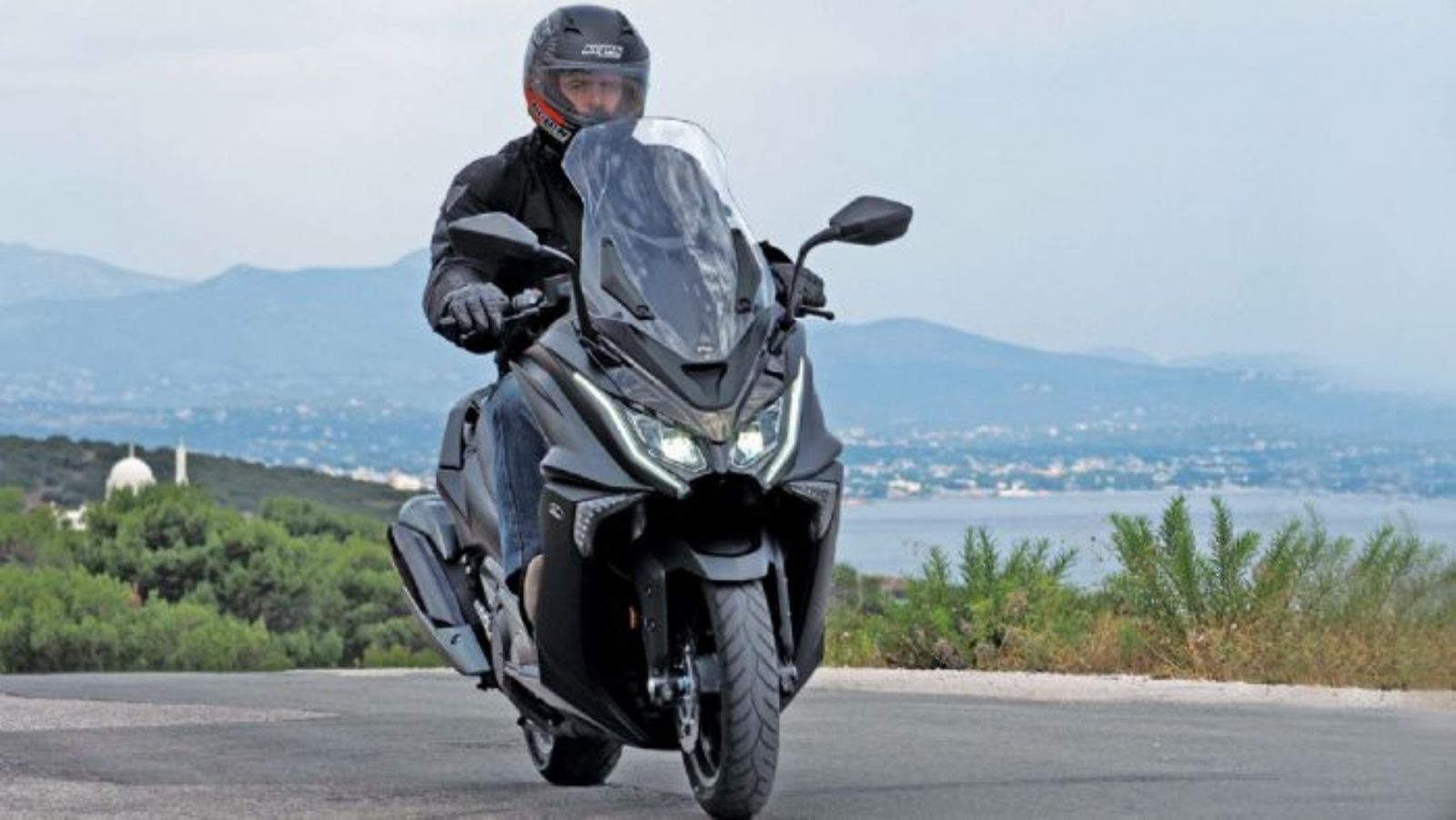 Το νέο Kymco AK550