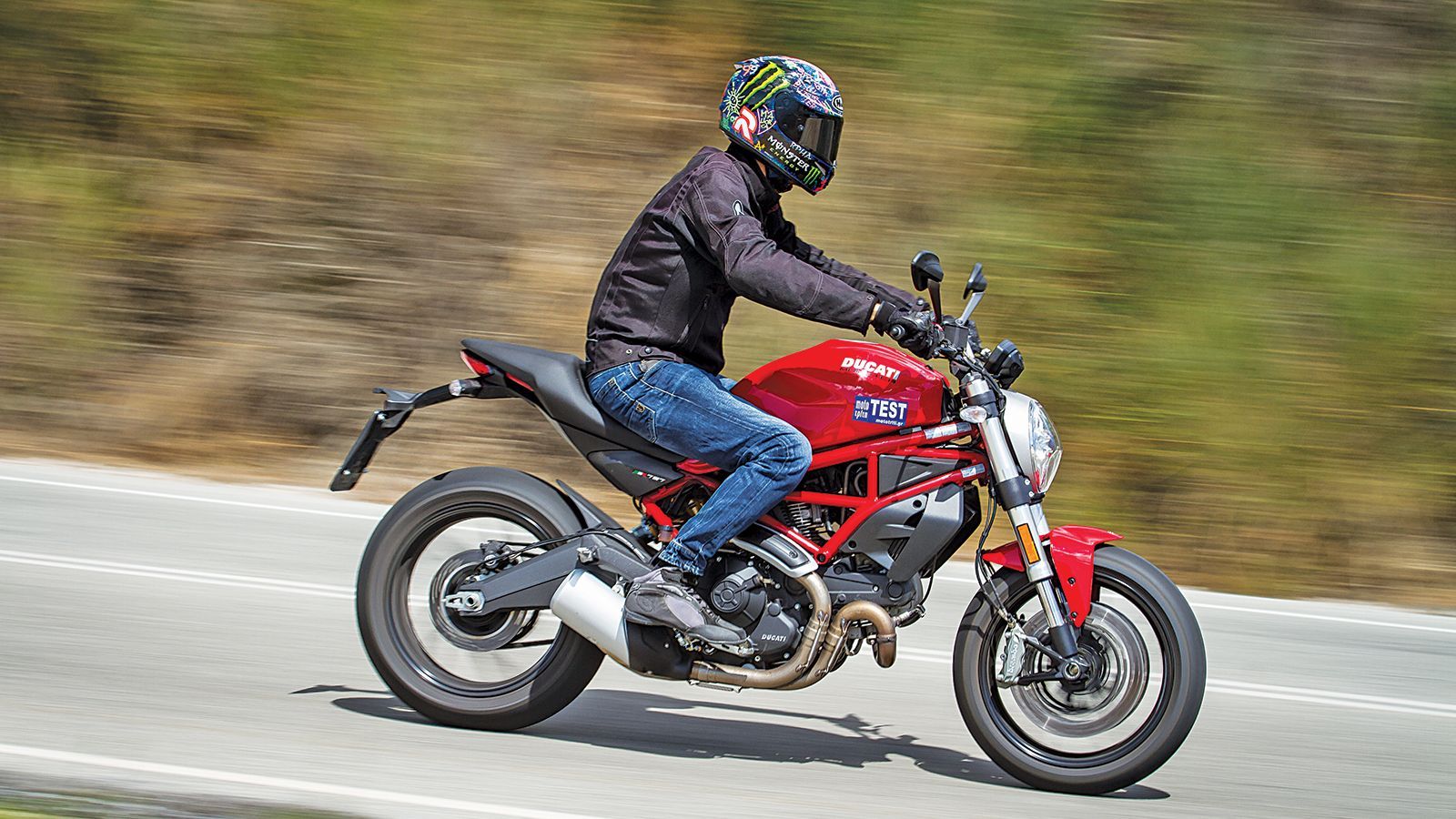 Η θέση οδήγησης προσφέρεται τόσο για sport, όσο και για χαλαρούς ρυθμούς.