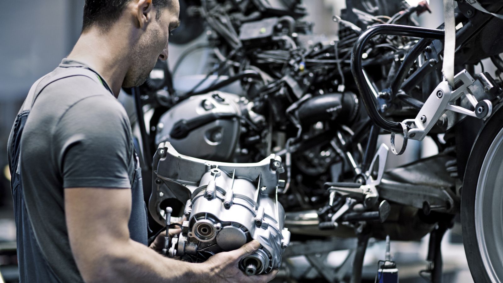 Κάθε μοτοσυκλέτα αξίζει την απαραίτητη φροντίδα.