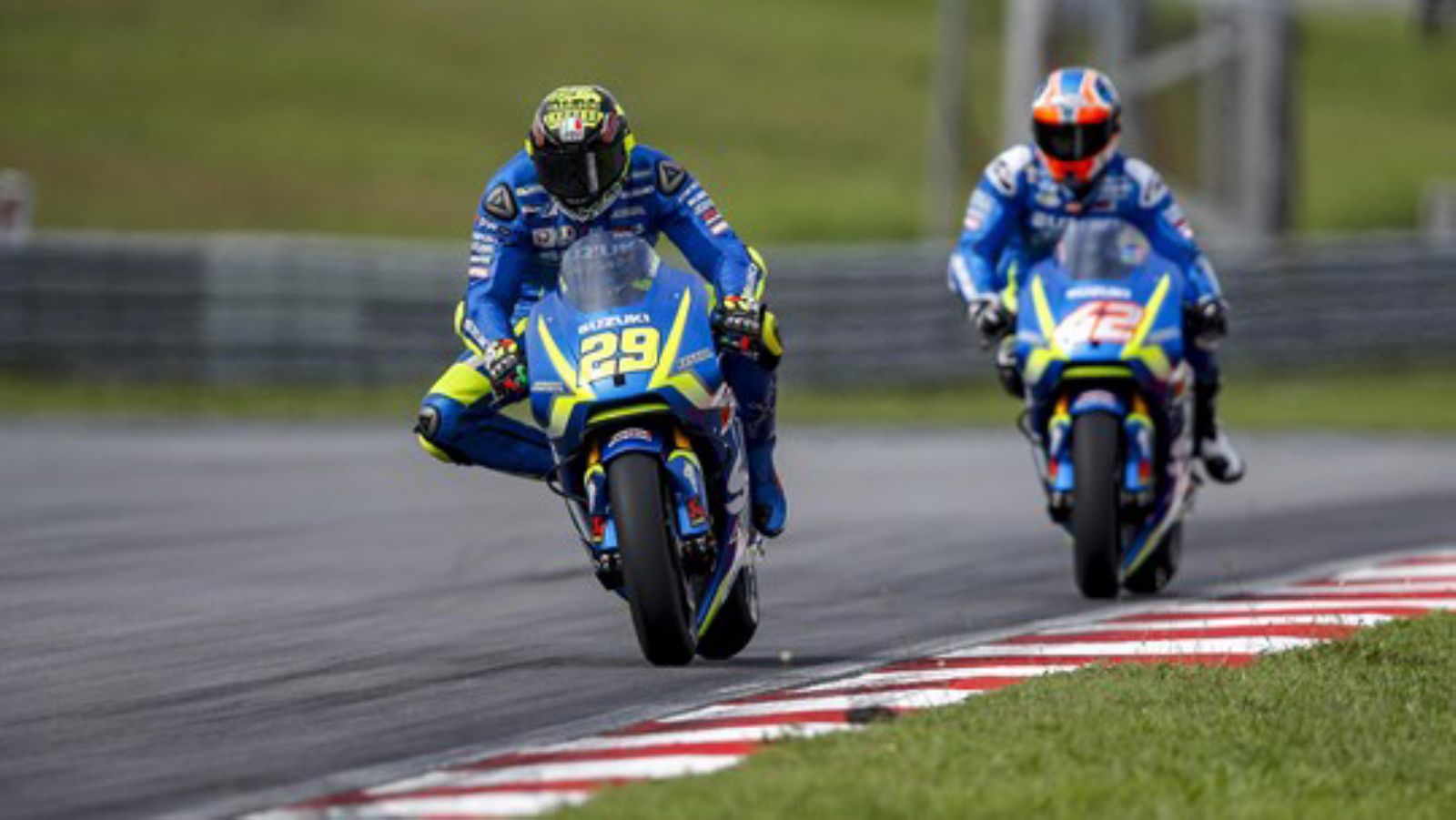 Eυτυχία στην Suzuki απο την παρουσία της ομάδας στα δοκιμαστικά!