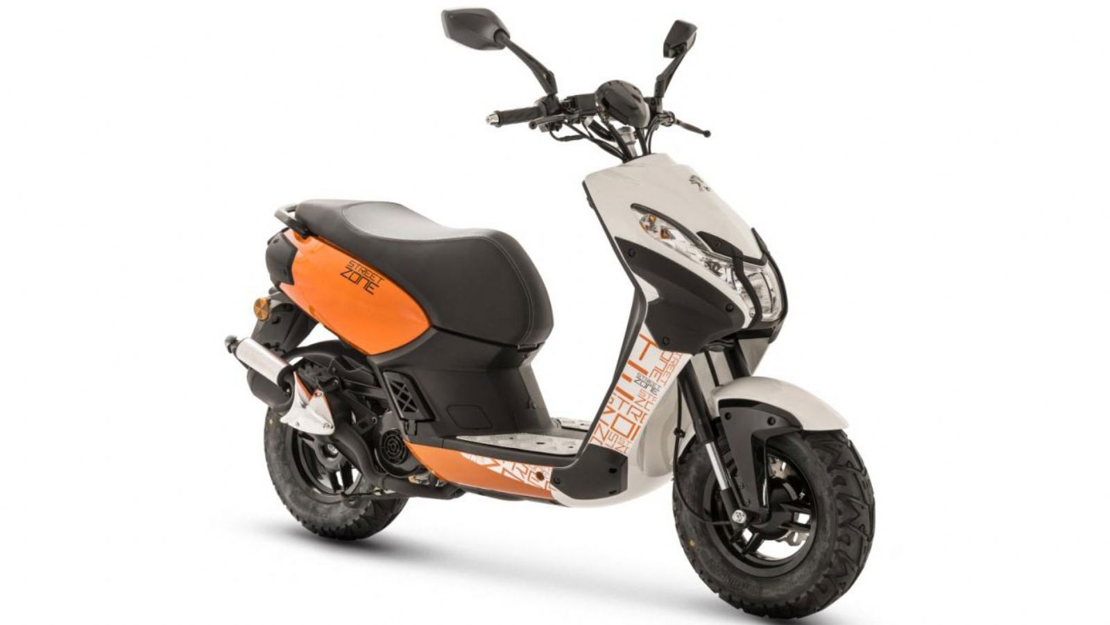 Τρακτερωτά ελαστικά και μεγάλη απόσταση από το έδαφος για εκτός δρόμου χρήση.