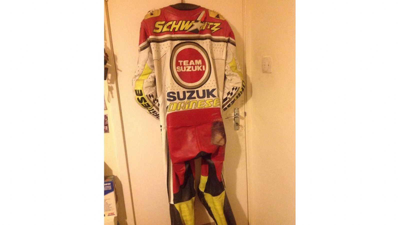 Έχει σημάδια από το πέσιμο του Schwantz.