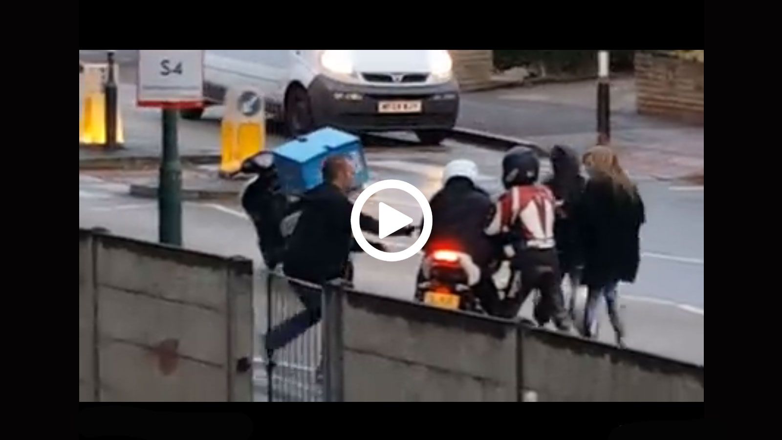 Περαστικοί Vs Ληστών