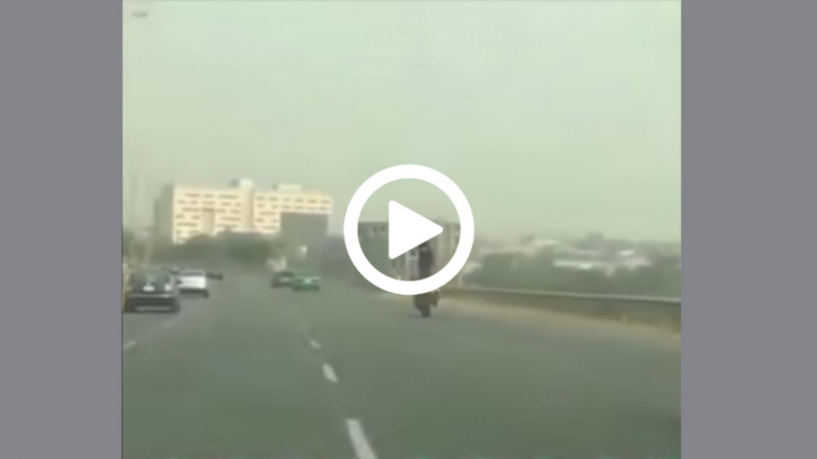 Όμορφη και επιπόλαιη κίνηση απο τον αστυνομικό!