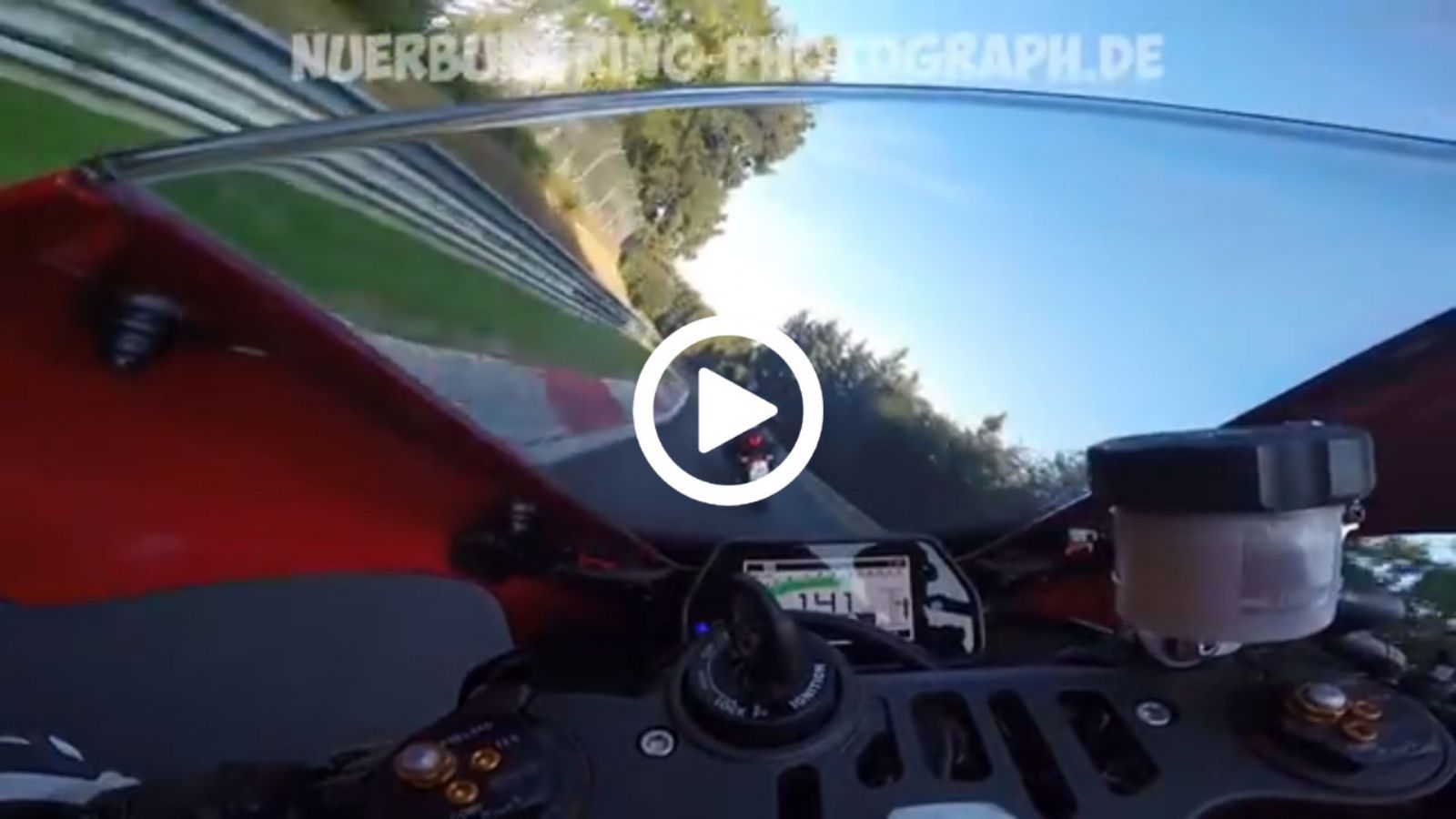 Ένας εντυπωσιακός γύρος στο Nurburgring