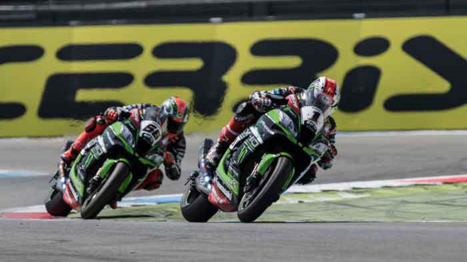 Νίκες και αύξηση της διαφοράς θέλει το δίδυμο της Kawasaki.