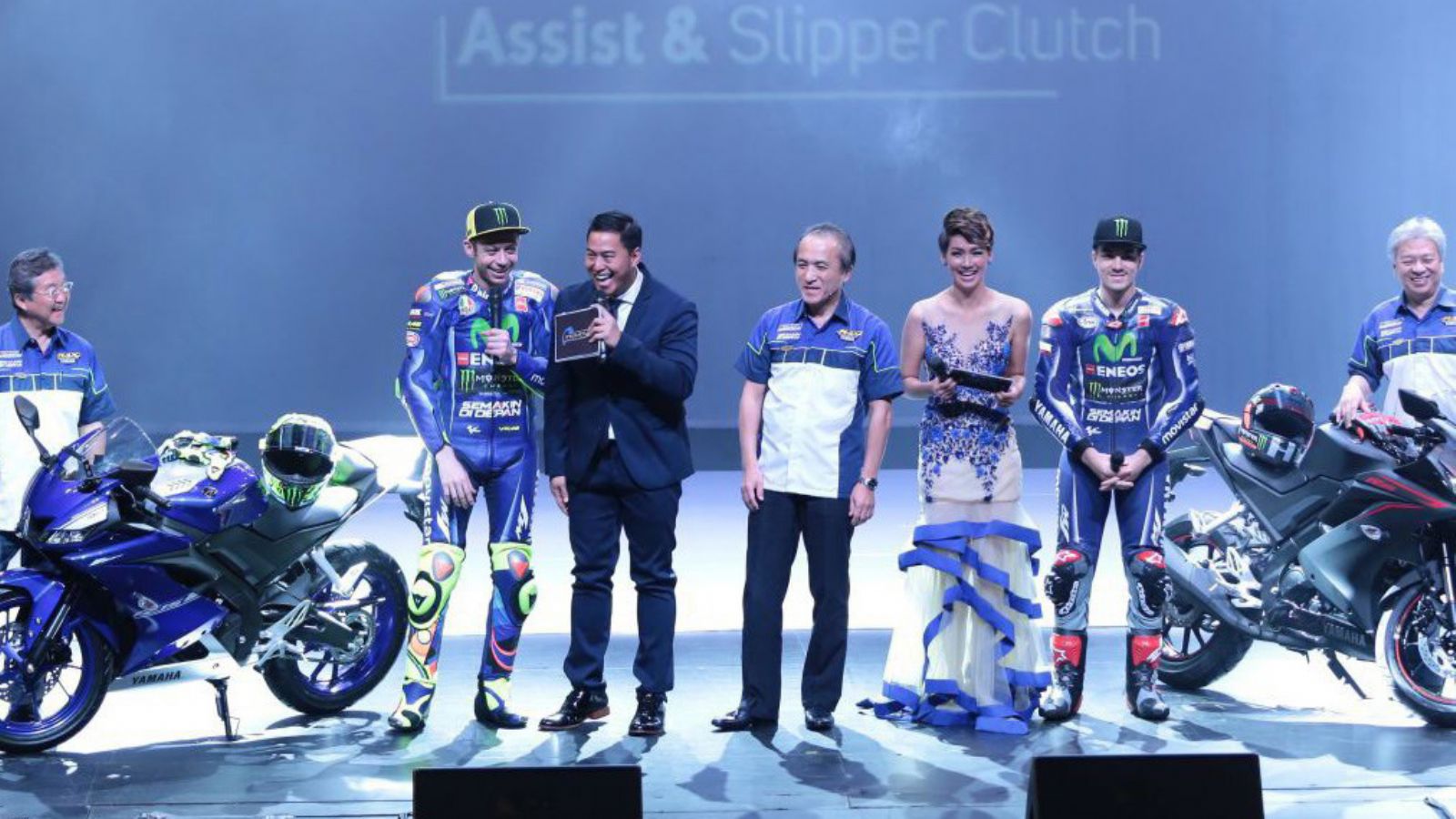 Οι δύο αναβάτες στην παρουσίαση του R15!