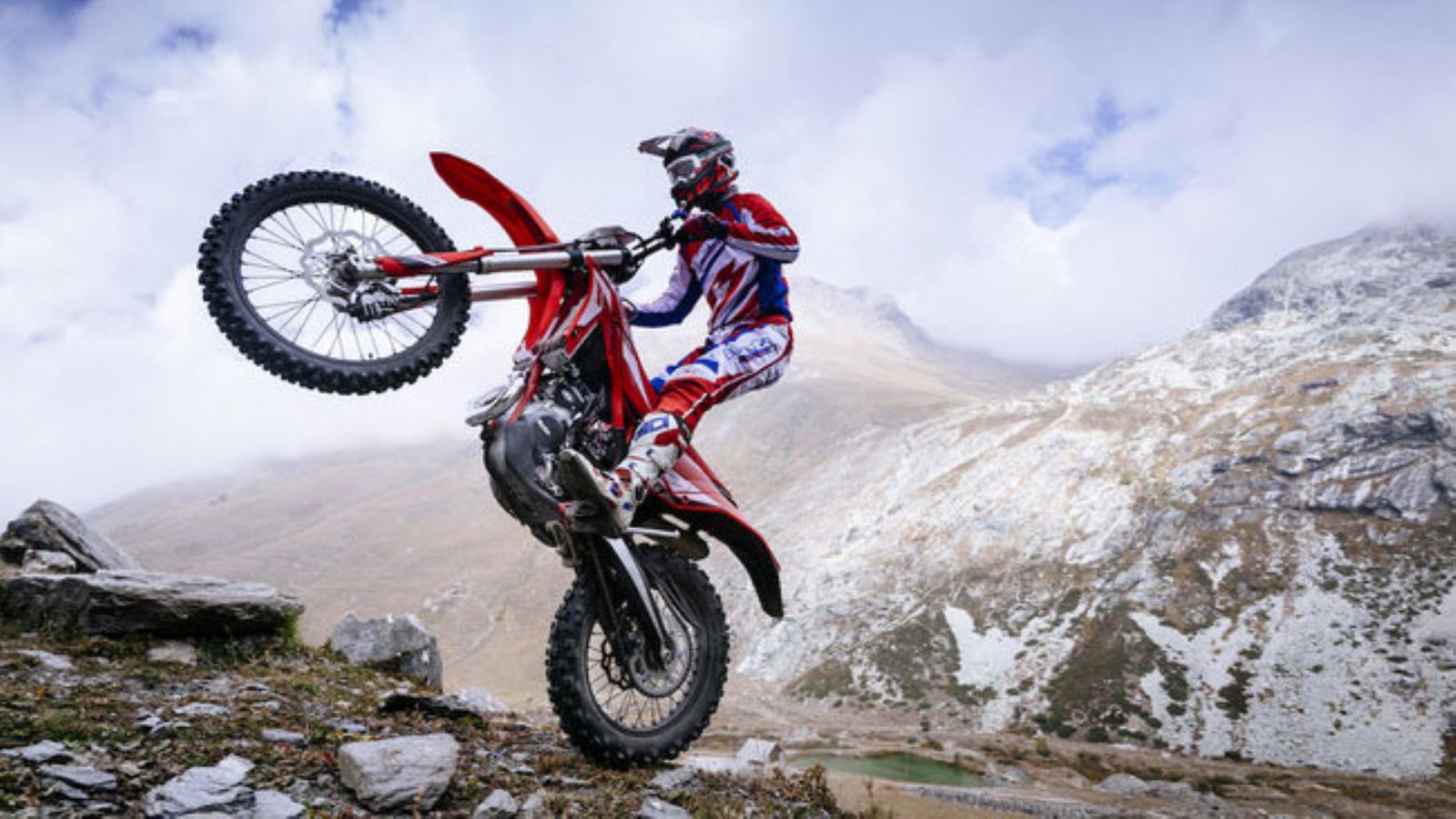 Πλήρως αναθεωρημένος δίχρονος κινητήρα 300 κυβικών