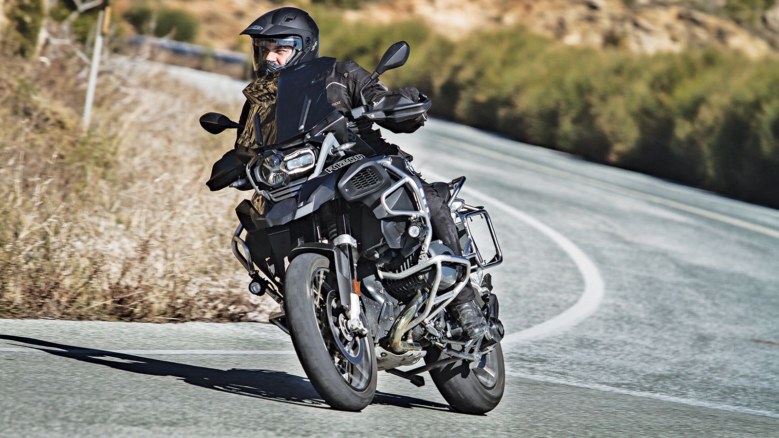 H νέα BMW R 1200 GS Adventure Triple Black 