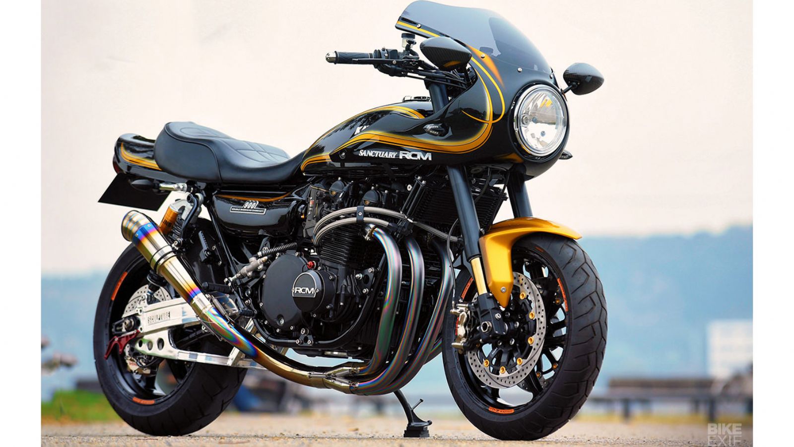 Μαύρη βαφή με χρυσές λωρίδες