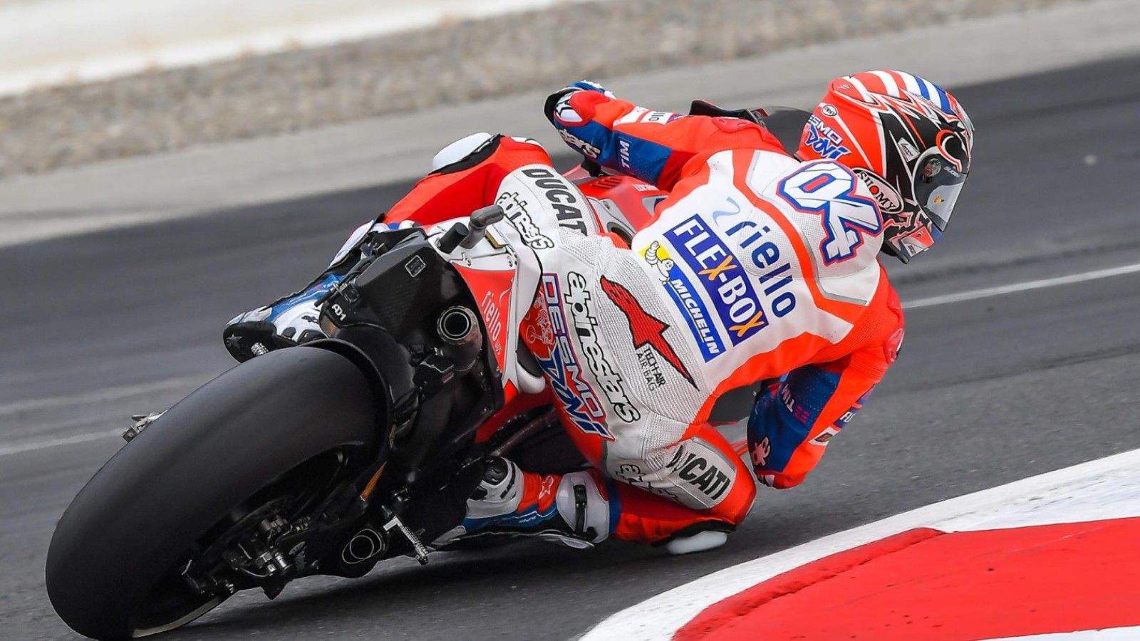 Μεγάλος νικητής σε ένα θεαματικό Red Bull Grand Prix ο Andrea Dovizioso. 