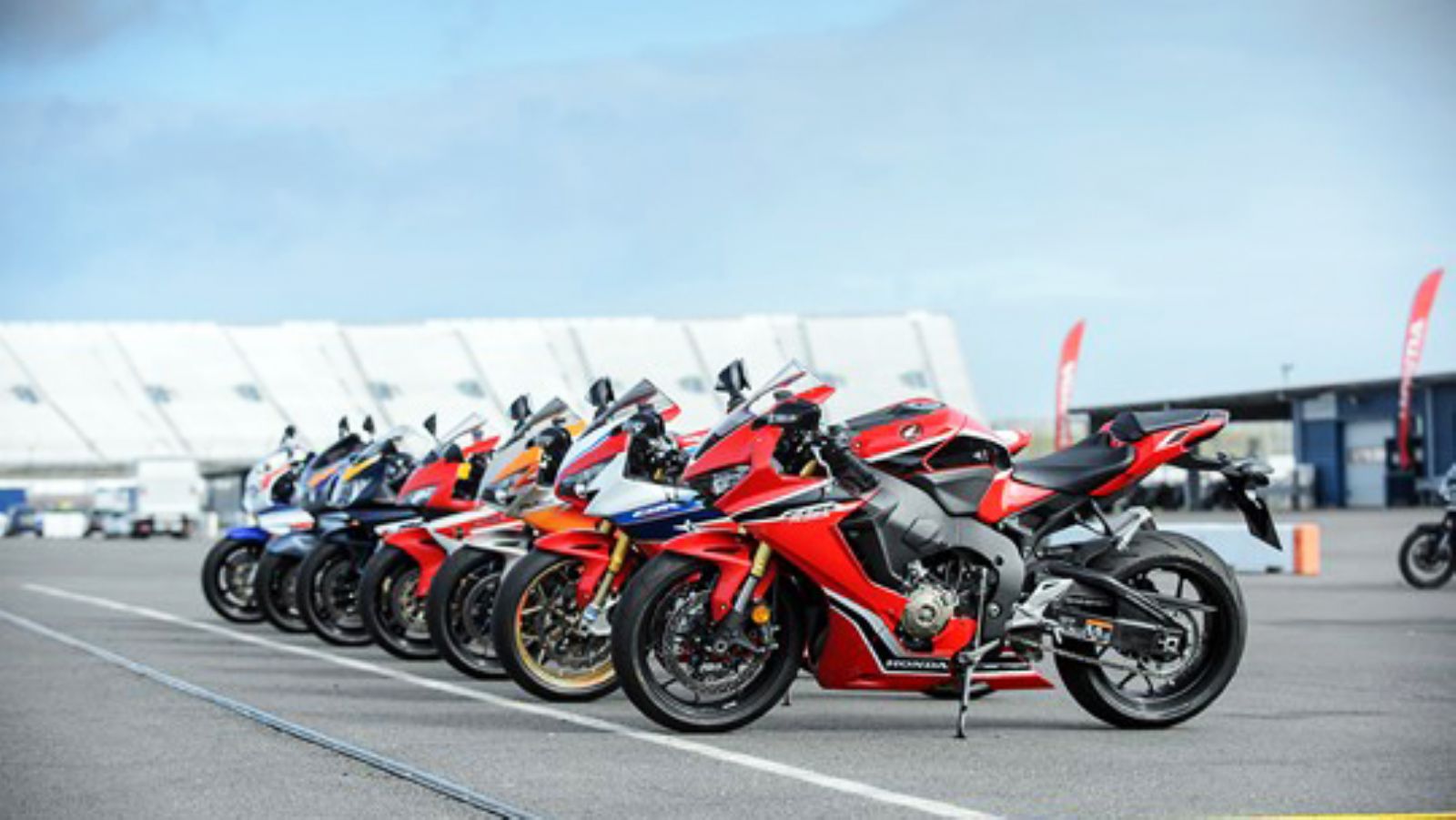 H Fireblade έκλεισε τα 25.
