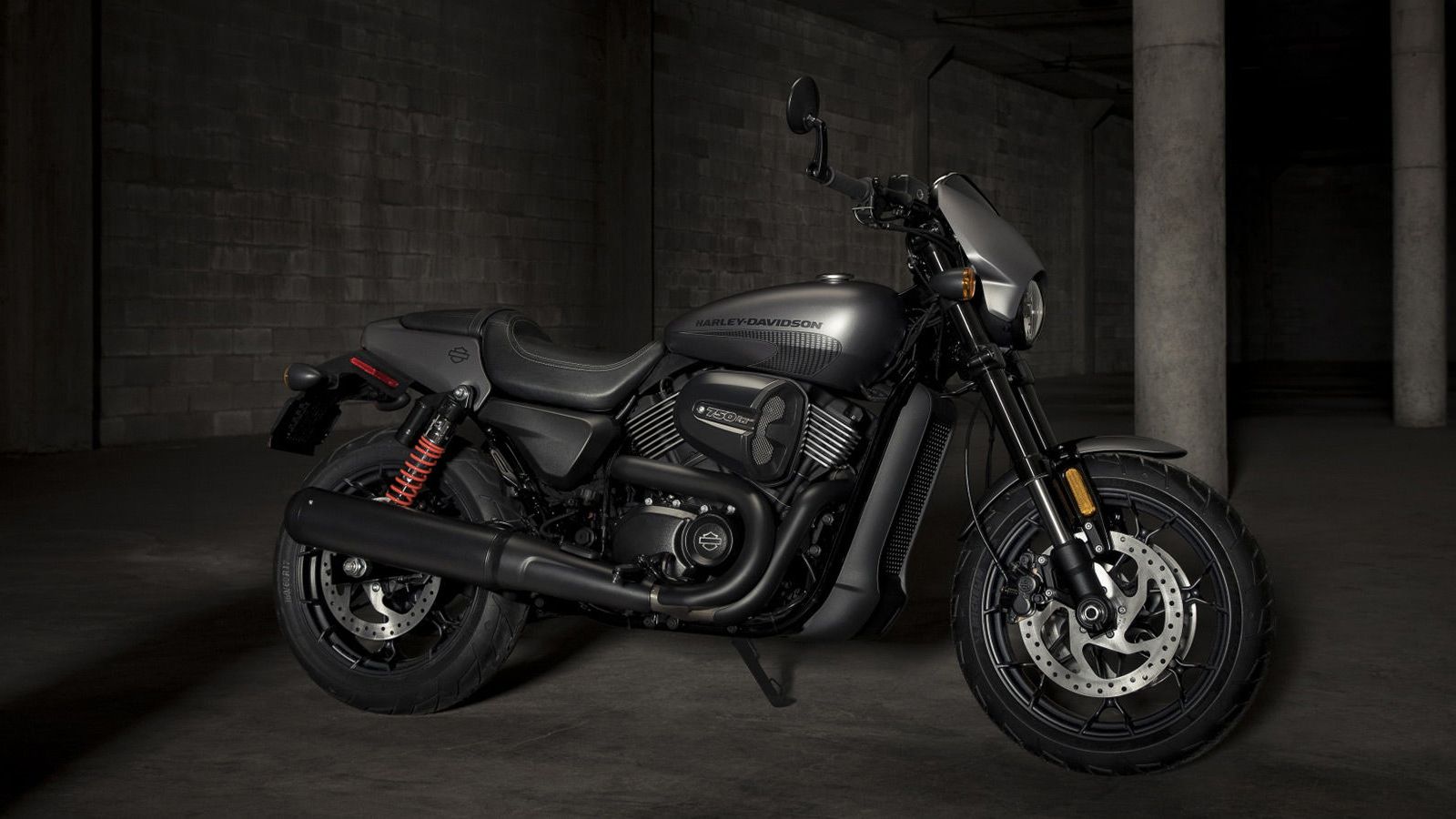 Το νέο Street Rod 750