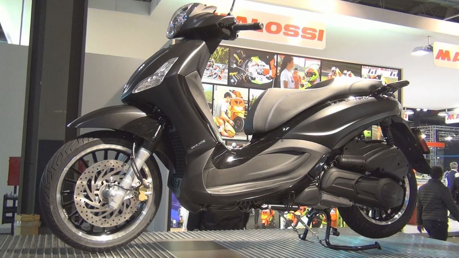 Ξεχωριστό μαύρο ματ χρώμα και χρωμιωμένες λεπτομέρειες