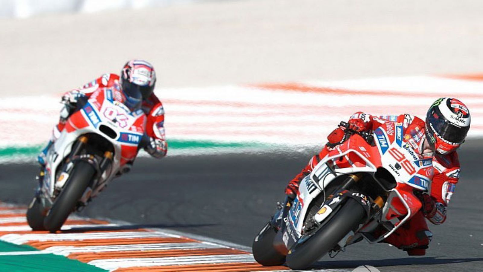 Έμεινε μπροστά απο τον Dovizioso για να τον βοηθήσει να βελτιώσει τον ρυθμό του.