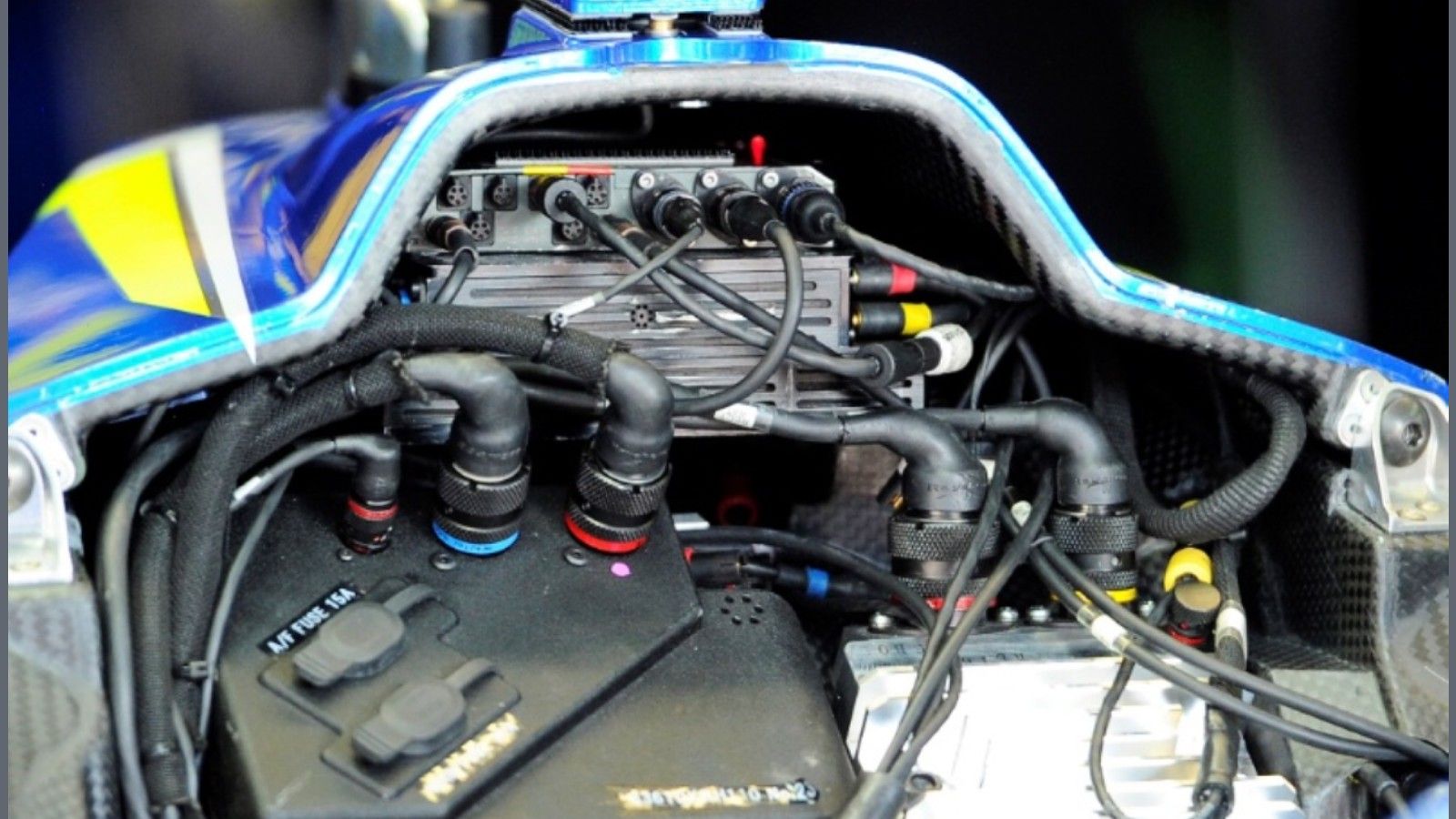 Τι παίζει με τα παραθυράκια στα ηλεκτρονικά των Moto GP; 