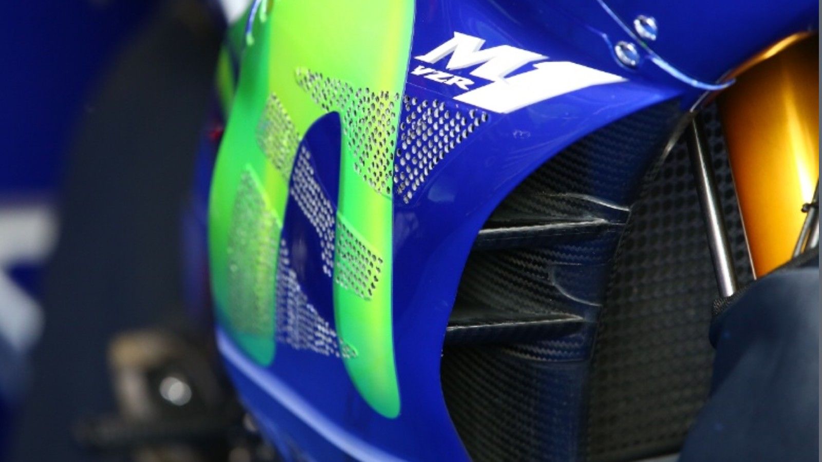 Το νέου τύπου fairing της Yamaha, με ενσωματωμένα τα πτερύγια αεροδυναμικής. 