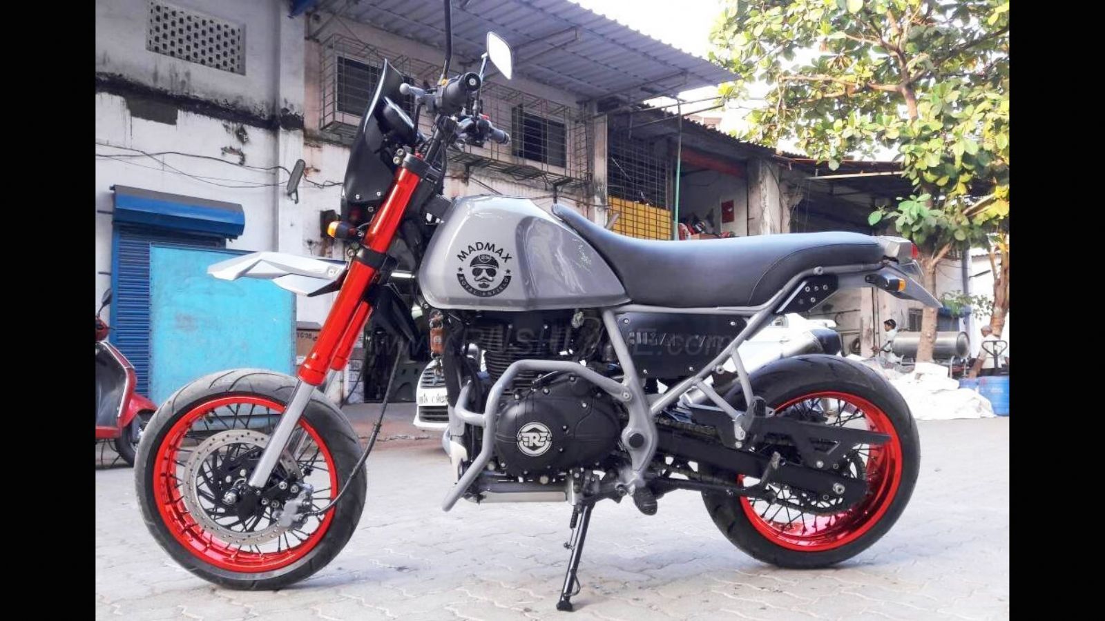 To  custom Royal Enfield Himalayan Madmax