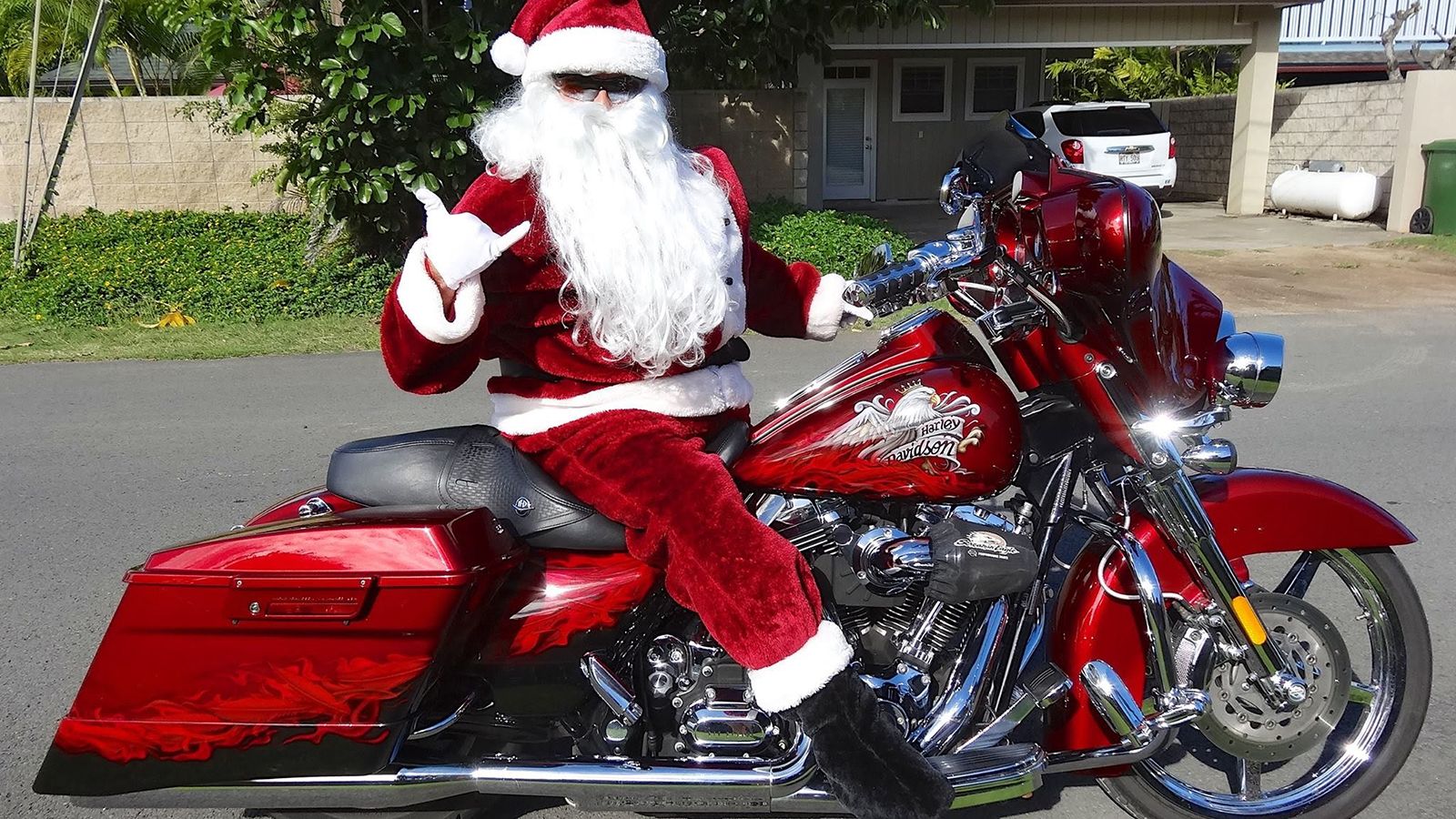 Τι θα ζητούσατε εσείς από τον συμπαθή Αγιο για φέτος; 