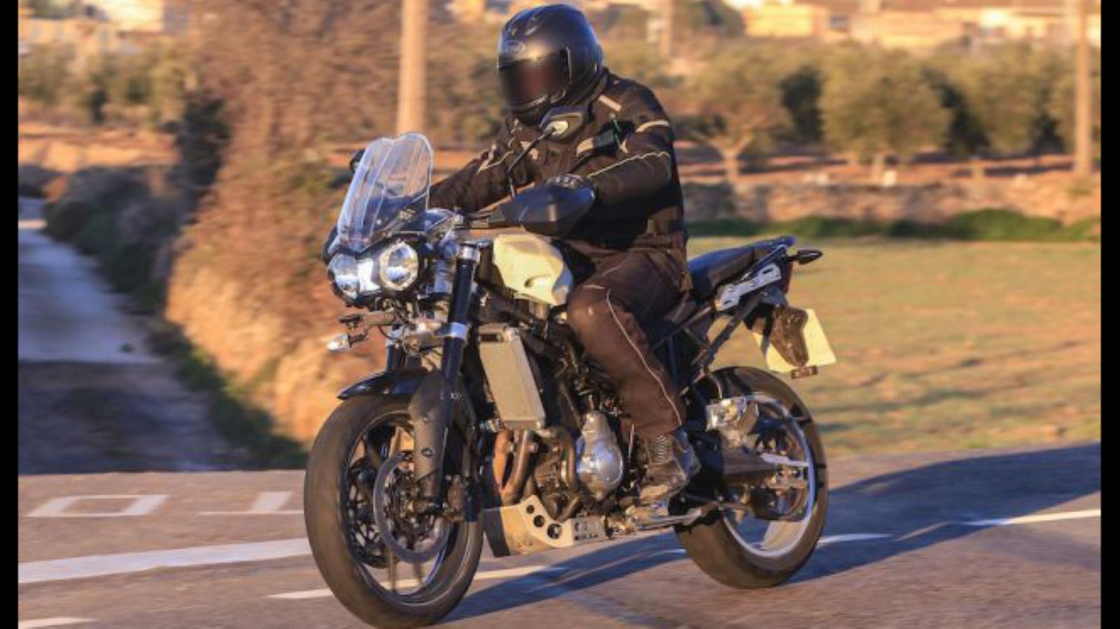 Το ψυγείο είναι χωρισμένο σε δυο μέρη. 