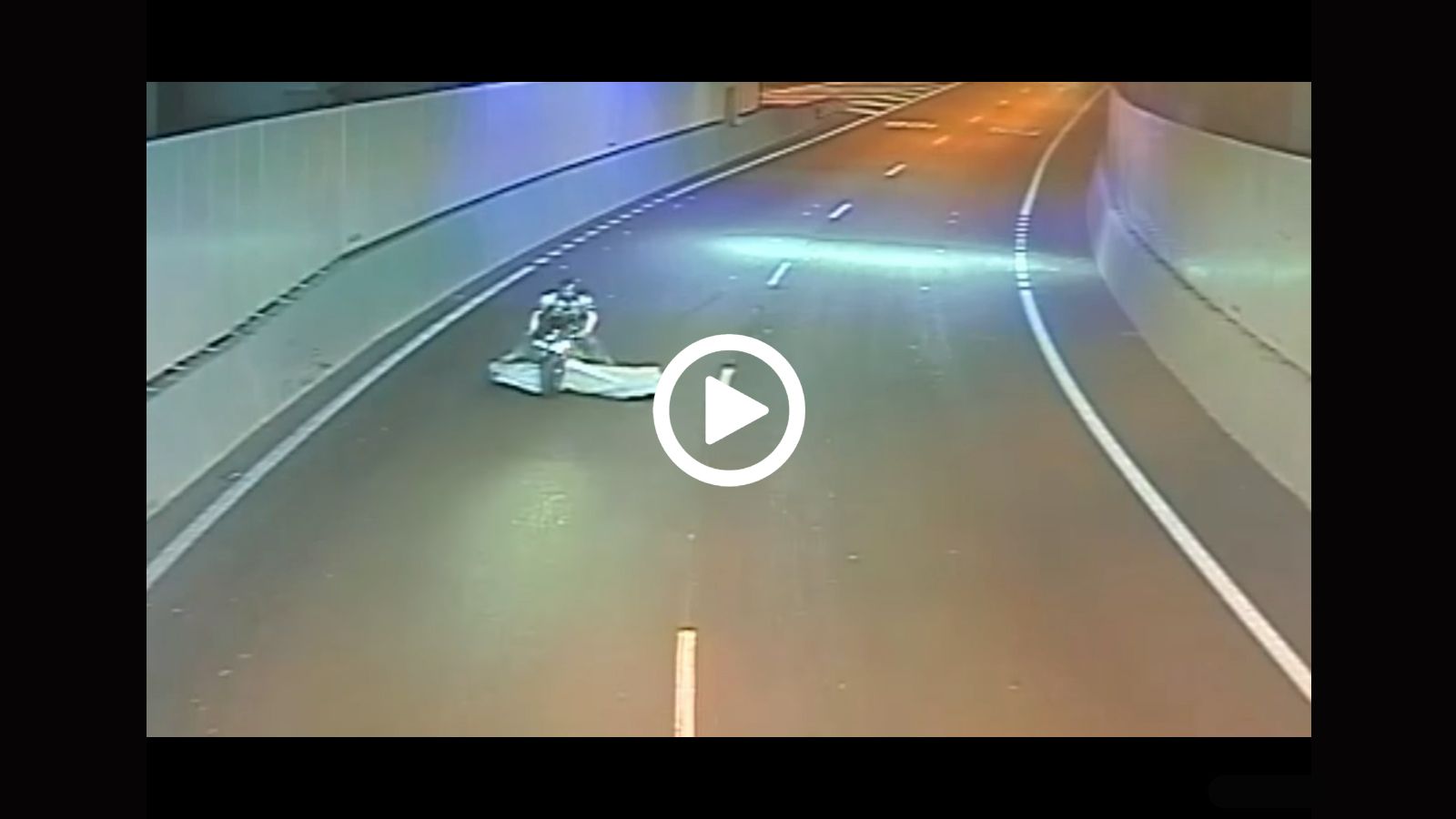 Στρώμα επιτέθηκε σε μοτοσυκλετιστή