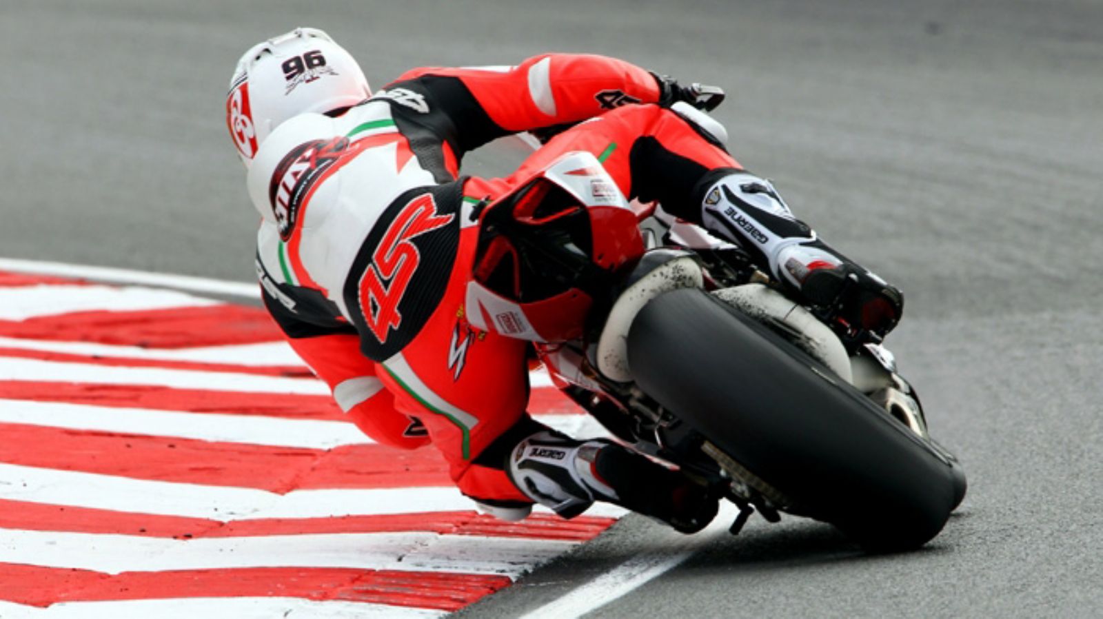 Ολόσωμη ή διαιρούμενη; Τι φόρμα να διαλέξω;